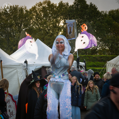 20251025-002-Walking Acts-TR.jpg