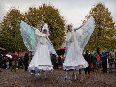 20251025-008-Walking Acts-TR.jpg