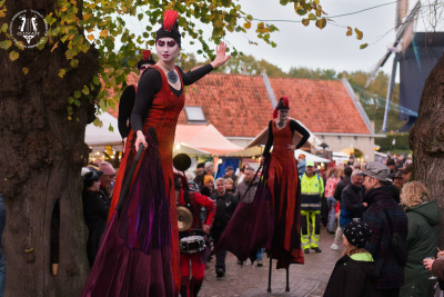 20251025-012-Walking Acts-TR.jpg