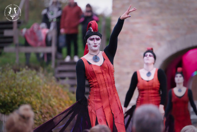 20251025-015-Walking Acts-TR.jpg