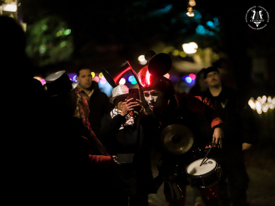 20251025-021-Walking Acts-TR.jpg