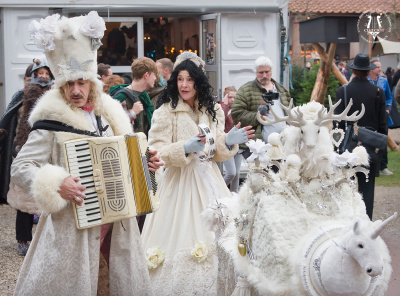 20251206-006-Walking Acts-TR.jpg